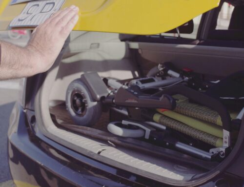 Como escolher uma cadeira de rodas elétrica leve para o carro